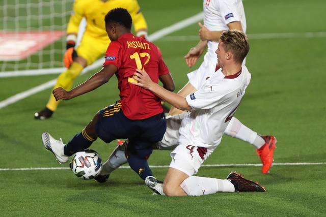 文班亚马全票当选年度最佳新秀 场均21+11+4+4